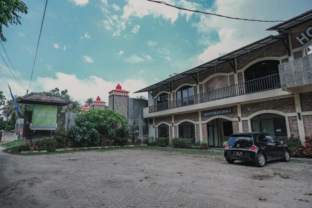 เรดดอร์ซ เนียร์ ปันไต ฟลอริดา อันเยอร์ Hotel เซรัง ภายนอก รูปภาพ