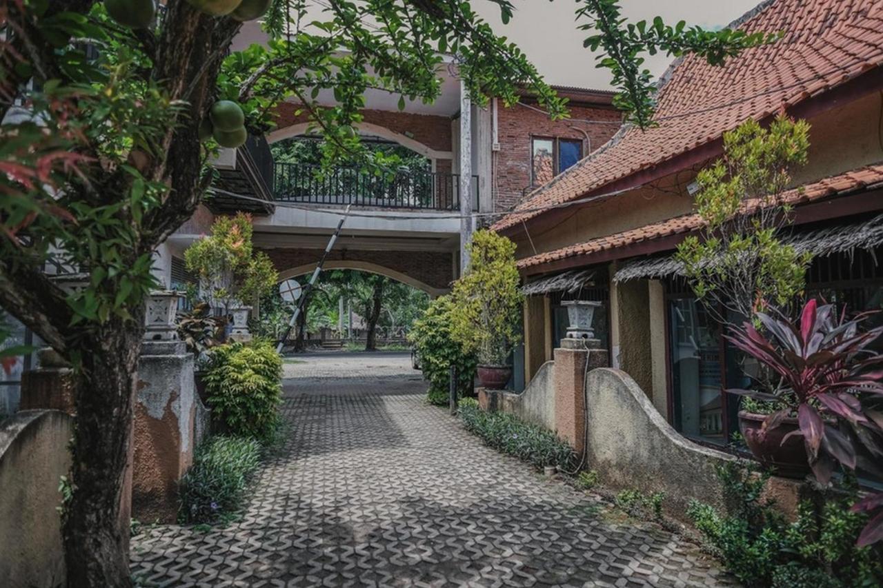 เรดดอร์ซ เนียร์ ปันไต ฟลอริดา อันเยอร์ Hotel เซรัง ภายนอก รูปภาพ